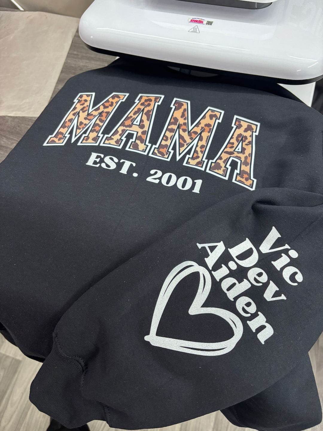 "MAMA" Leopard Sweatshirt